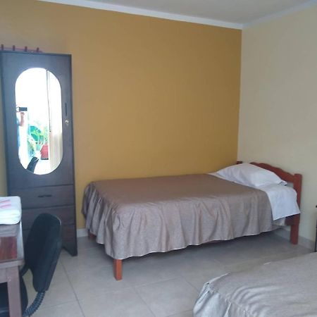 Hospedaje Golden Inn Камана Экстерьер фото