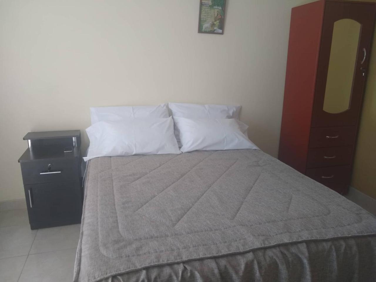Hospedaje Golden Inn Камана Экстерьер фото