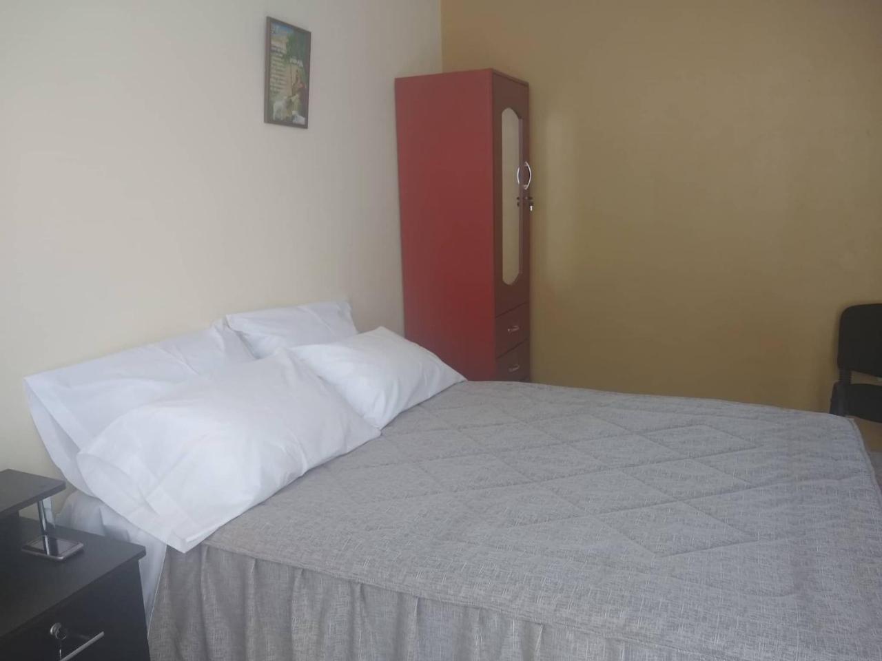 Hospedaje Golden Inn Камана Экстерьер фото